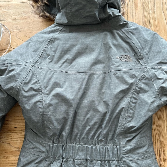 The North Face Women’s parka - Picture 7 of 7